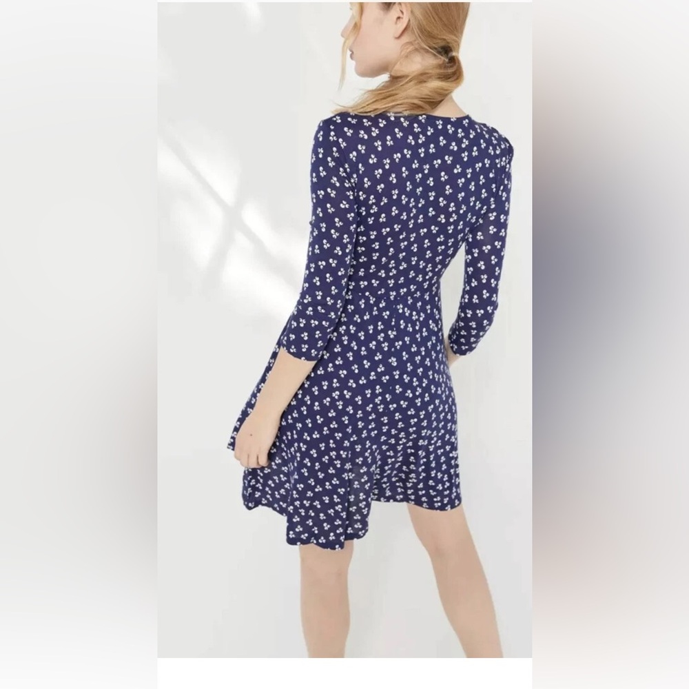 Urban Outfitters Women’s Small Plunge Navy Blue White V-neck Dress Pockets - Picture 15 of 15
